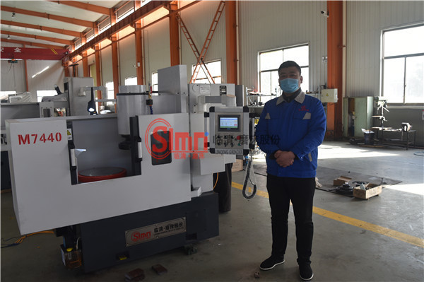 銷(xiāo)售經(jīng)理張書(shū)民完成4臺(tái)磨床訂單 銷(xiāo)售經(jīng)理張書(shū)民完成4臺(tái)磨床訂單